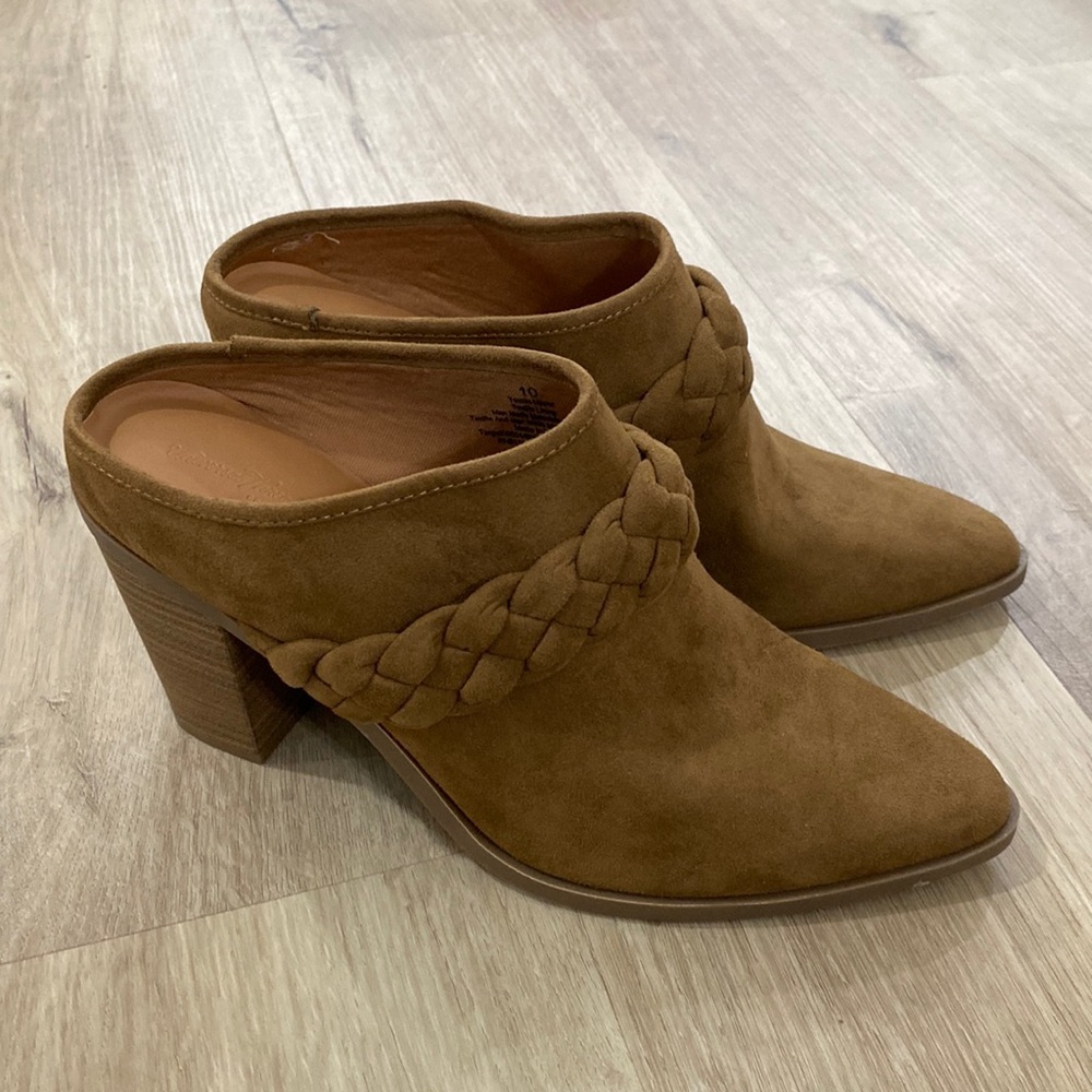 Universal Thread Braided Suede Mule Clogs in Brown